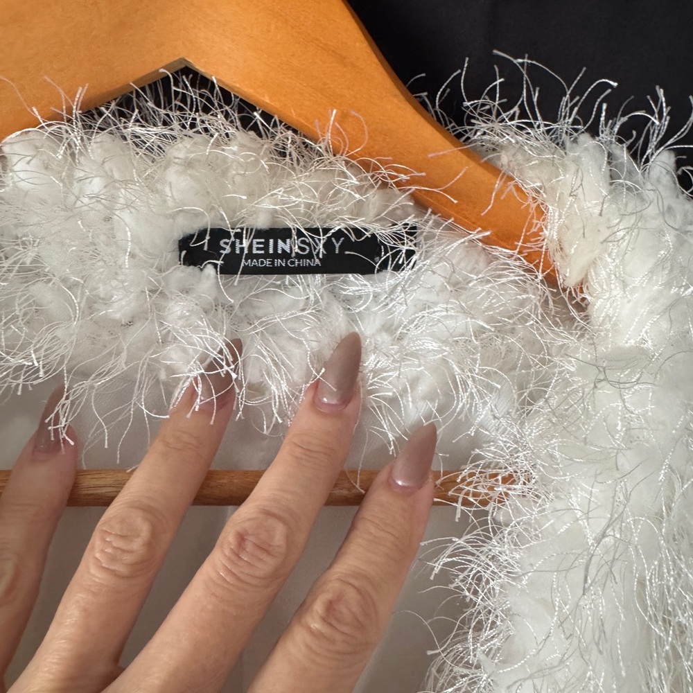 White fluffy cropped jacket / LG - Picture 2 of 4